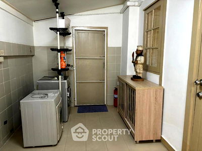Houses for rent Thetsaban Songkhro Road : 3-BR House in Lat Yao (ID 1382875)