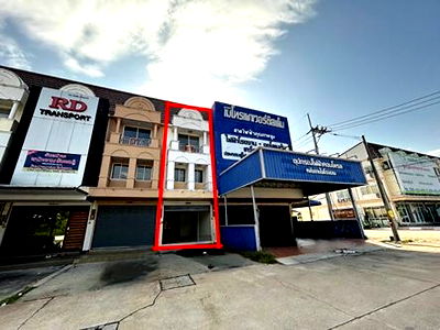 Home office for sale Chalermkarnchana Rayong College : 3-storey Home Office in a prime location right on Sukhumvit Road, inbound to Bangkok , retail shop, or office. Located in Pimpaporn 7 Project