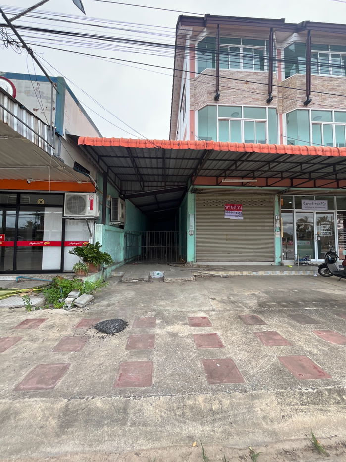 รูป ขายด่วน! อาคารภาณิชย์ 3 ชั้น ติดถนนใหญ่ เกาะโพธิ์ – ท่าบุญมี ต.ท่าบุญมี อ.เกาะจันทร์ จ.ชลบุรี - รูปที่ 12/13