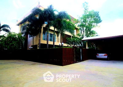 Houses for sale Phra Khanong : 6-BR House near BTS Punnawithi (ID 2243249)