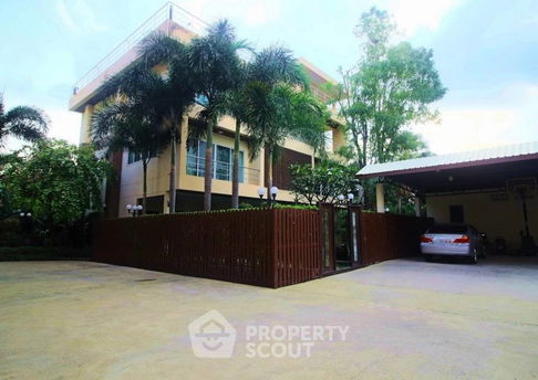 6-BR House near BTS Punnawithi (ID 2243249)