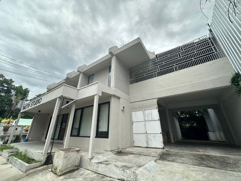 WS2184 🏢 Single house converted into a 2-storey office, Soi Lat Phrao 5, near MRT Phahon Yothin, BTS Ha Yaek Lat Phrao, only 40,000 baht/month.