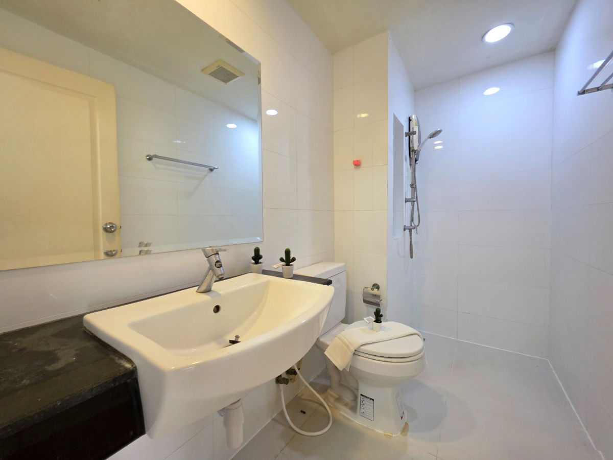 picture SF124 Summer Garden Condominium for sale, stunning common area, opposite Central Chaengwattana. - 13/19