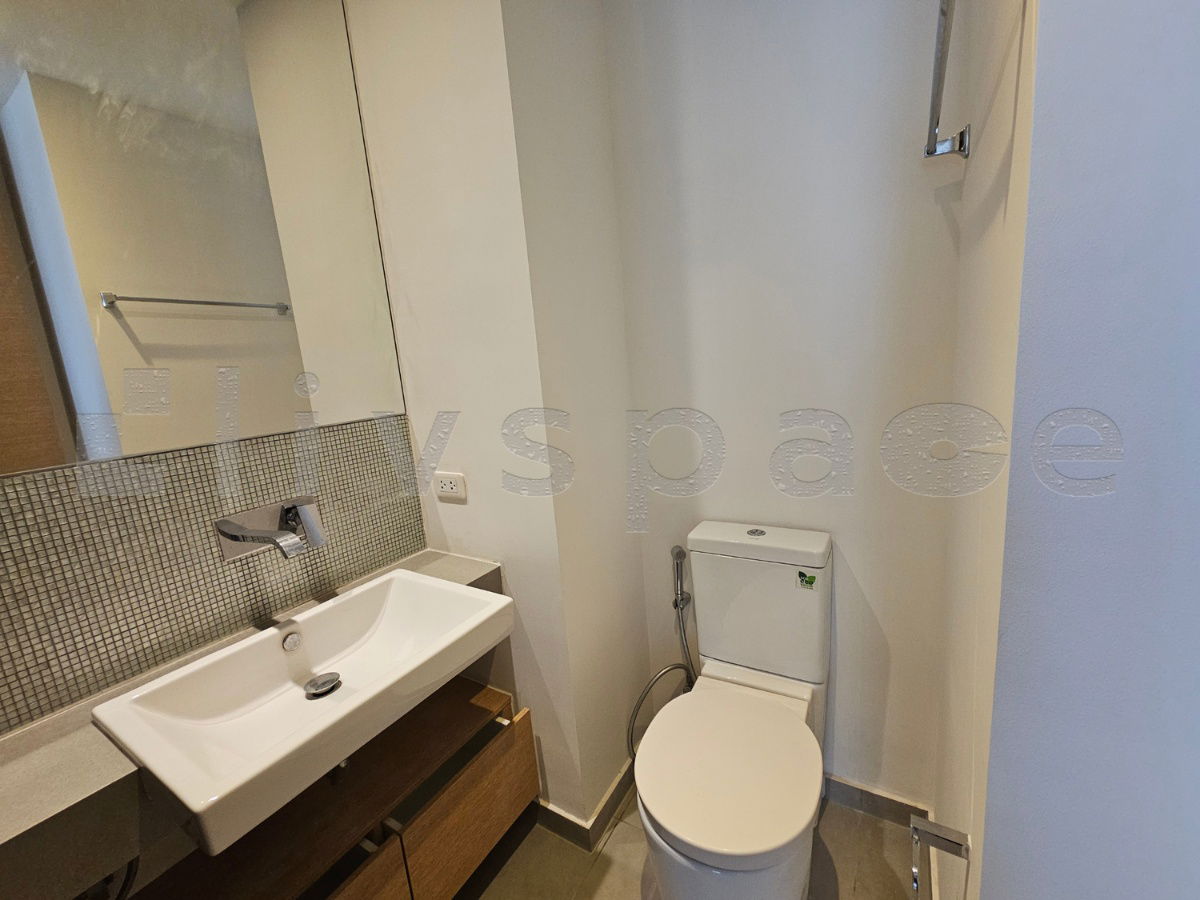 รูป [L250804020] สำหรับเช่า The Lofts Ekkamai | STUDIO | ขนาด 28 ตร.ม. | ราคาพิเศษ | พร้อมเข้าอยู่ - รูปที่ 5/5