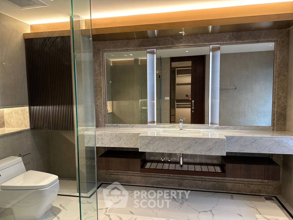 picture Renovated Duplex Penthouse next to BTS Ploen Chit (ID 2245572) - 14/16