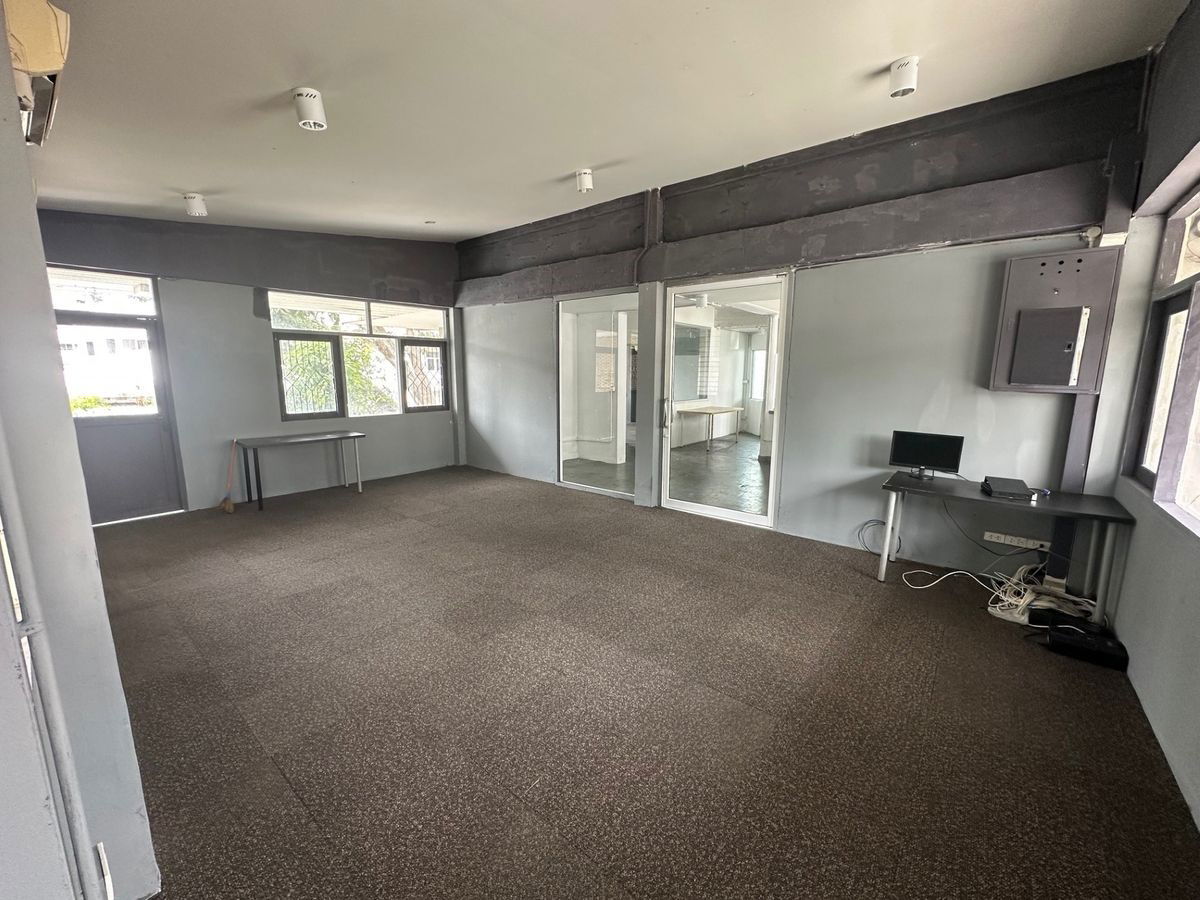 picture WS2184 🏢 Single house converted into a 2-storey office, Soi Lat Phrao 5, near MRT Phahon Yothin, BTS Ha Yaek Lat Phrao, only 40,000 baht/month. - 6/10
