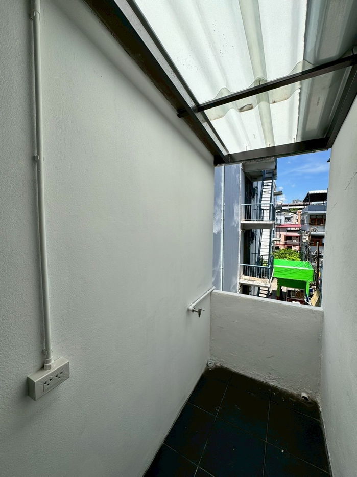 picture 🏢 For Rent: 3.5-Storey Commercial Building 🚆 Just 500 meters from Lam Sali BTS Station 🔧 Fully renovated throughout – move-in ready - 13/33