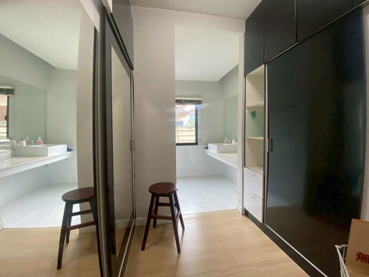 picture A beautiful, ready-to-move-in 3-story townhome in the Signature Vibhavadi 60 project. Excellent location. - 15/15