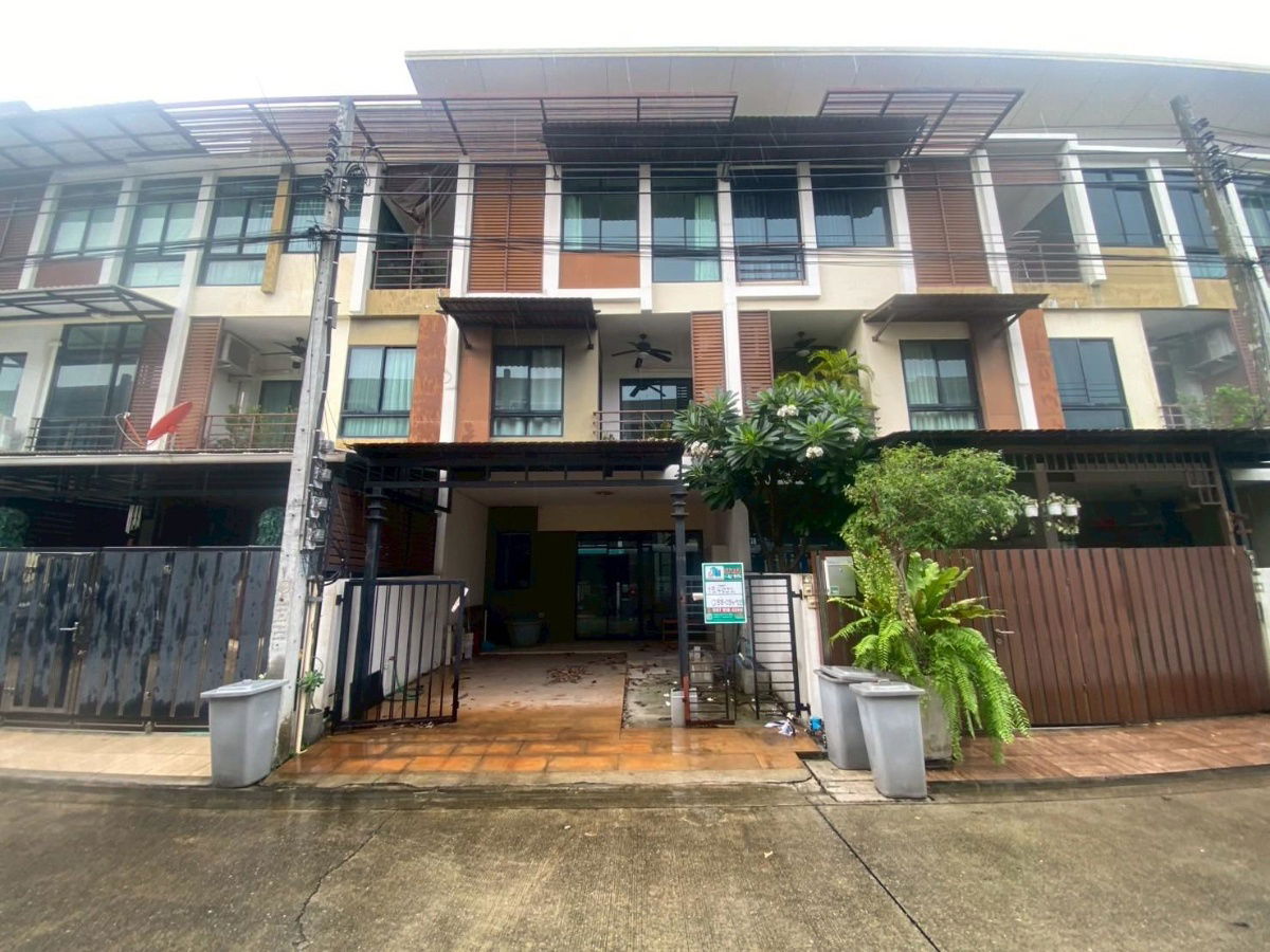 picture A beautiful, ready-to-move-in 3-story townhome in the Signature Vibhavadi 60 project. Excellent location. - 11/15
