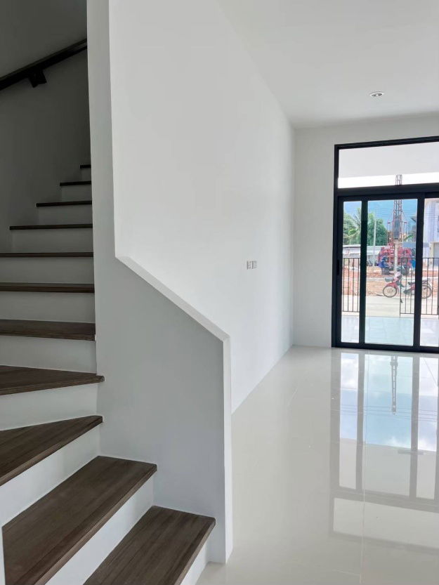 รูป ให้เช่า บ้านใหม่ ในโครงการ พร้อมเข้าอยู่  3 ห้องนอน ขนาด 35 ตร.วา  เช่า 16,500 บาท - รูปที่ 2/26