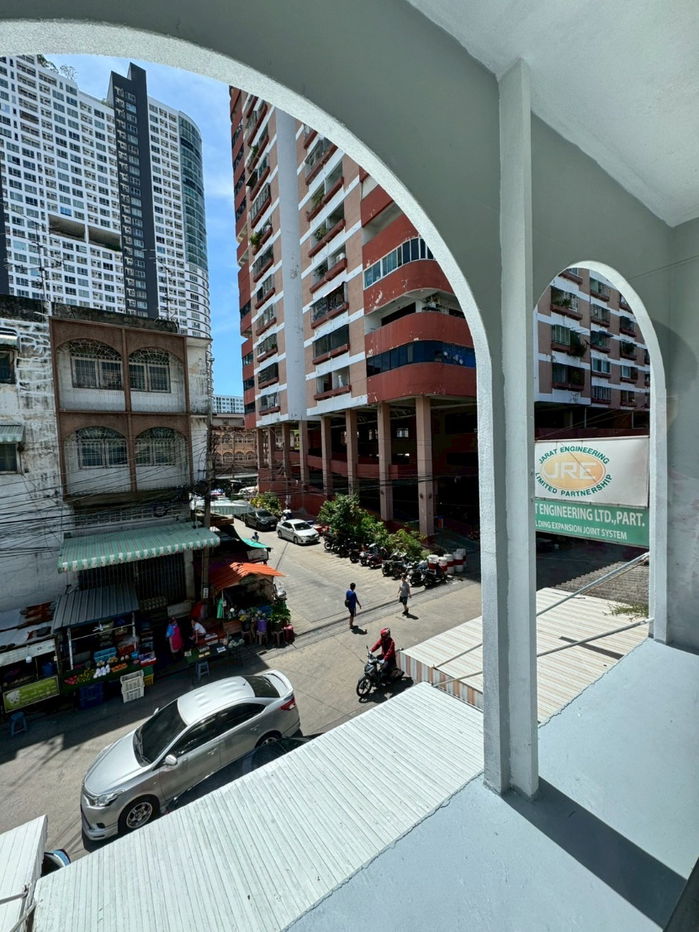 picture 🏢 For Rent: 3.5-Storey Commercial Building 🚆 Just 500 meters from Lam Sali BTS Station 🔧 Fully renovated throughout – move-in ready - 17/33