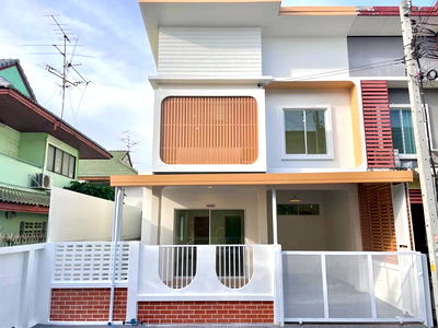 ทาวน์โฮม รพ.กรุงไทย เวสเทิร์น : ขายทาวน์เฮ้าส์ หมู่บ้านบัวทองธานี เฟส 18, 4 ห้องนอน 2 ห้องน้ำ ขนาด 28.1 ตารางวา ตกแต่งพร้อมอยู่