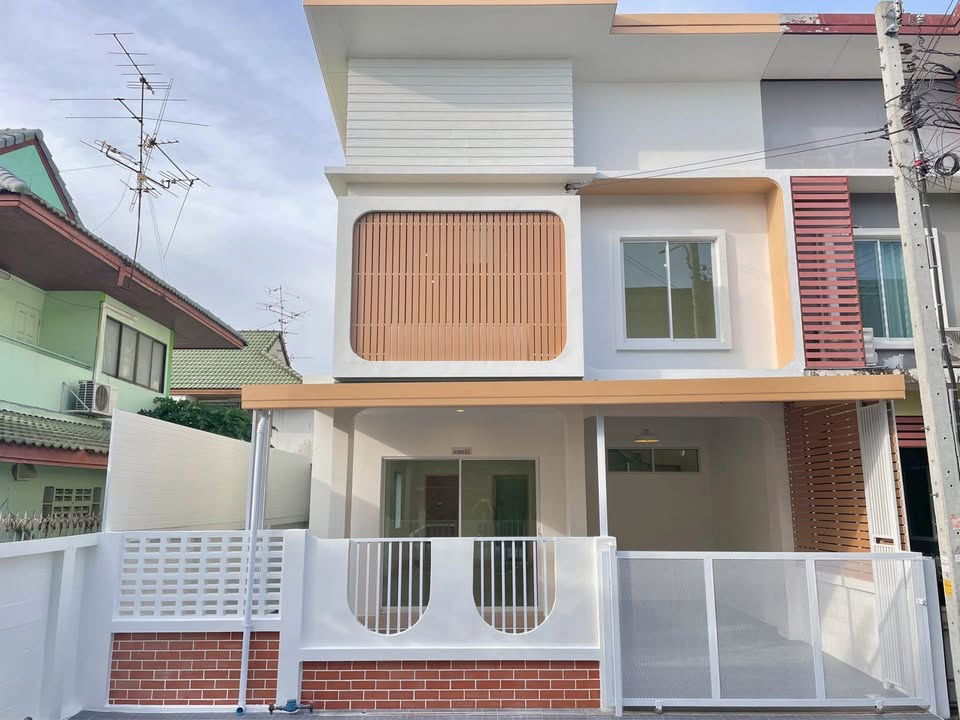 รูป ขายทาวน์เฮ้าส์ หมู่บ้านบัวทองธานี เฟส 18, 4 ห้องนอน 2 ห้องน้ำ ขนาด 28.1 ตารางวา ตกแต่งพร้อมอยู่ - รูปที่ 1/13