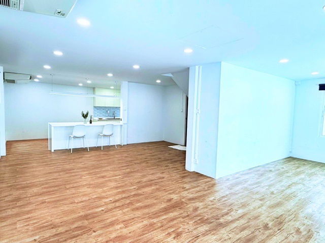 picture Mansion house for rent 2 Storeys 3bed 2bath 5a/c complete with furniture parking for 4cars entering - 3/8
