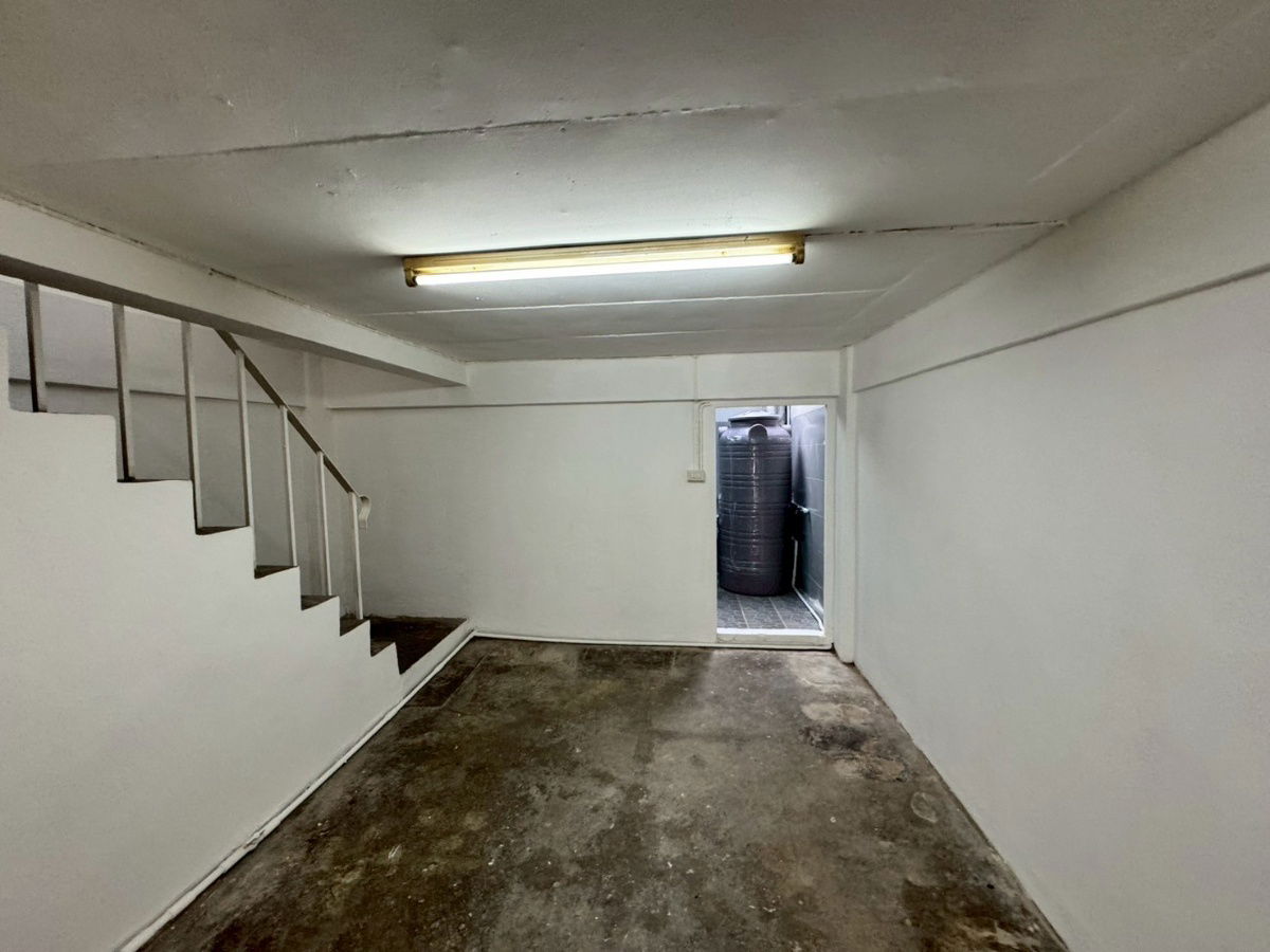 picture 🏢 For Rent: 3.5-Storey Commercial Building 🚆 Just 500 meters from Lam Sali BTS Station 🔧 Fully renovated throughout – move-in ready - 30/33