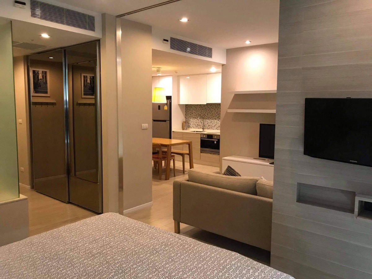 picture The Room Sukhumvit                  21 - 3/14