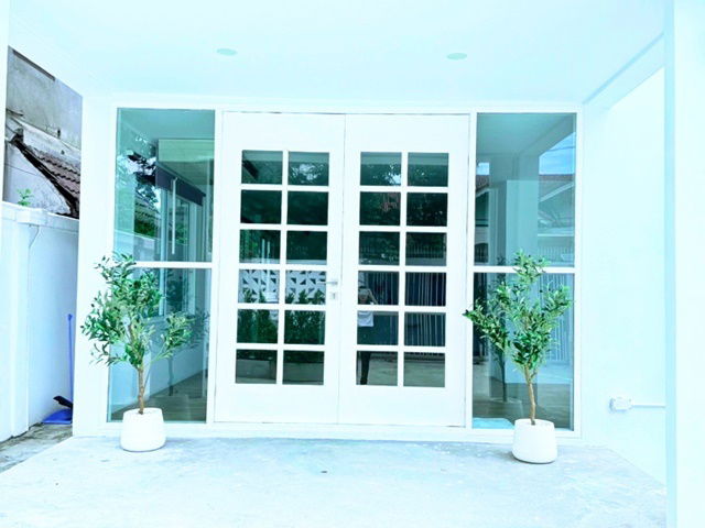 picture Mansion house for rent 2 Storeys 3bed 2bath 5a/c complete with furniture parking for 4cars entering - 5/8