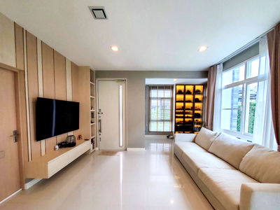 Houses for sale Airport Link Lat Krabang : Two-storey detached house for sale in Mantana Village, Motorway – New Krungthep Kreetha, Lat Krabang, Bangkok
