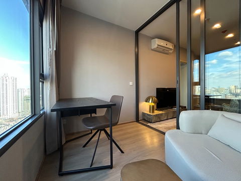 Life Rama4 - Asoke  Fully furnished 