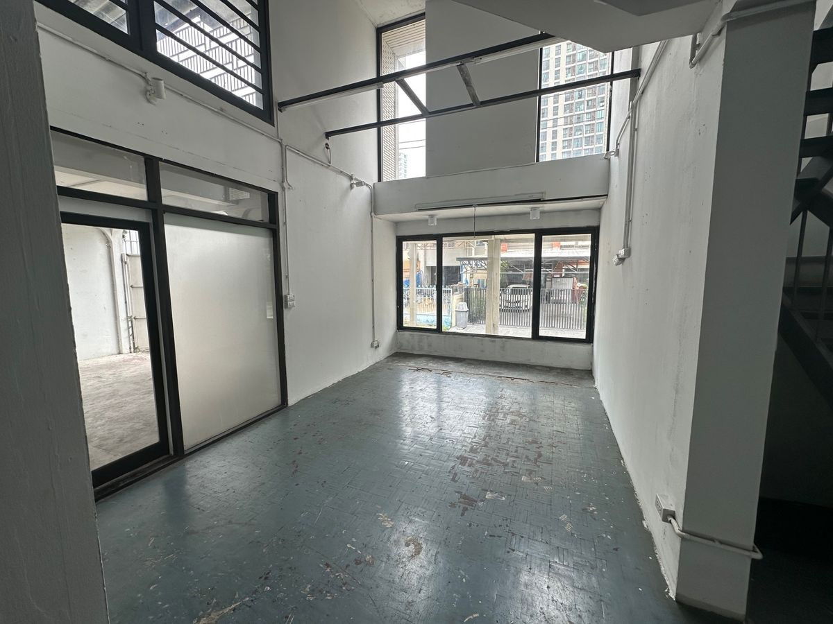 picture WS2184 🏢 Single house converted into a 2-storey office, Soi Lat Phrao 5, near MRT Phahon Yothin, BTS Ha Yaek Lat Phrao, only 40,000 baht/month. - 3/10