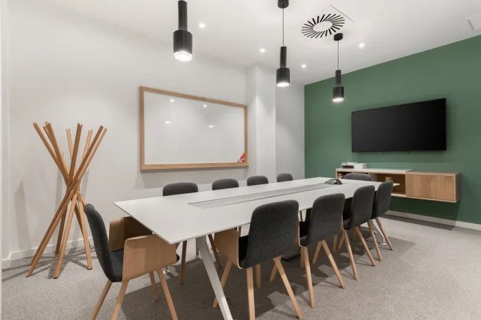 picture Serviced office for rent in the city center, located in the Ratchathewi area. Fully equipped with office furniture professional working environment. - 2/15