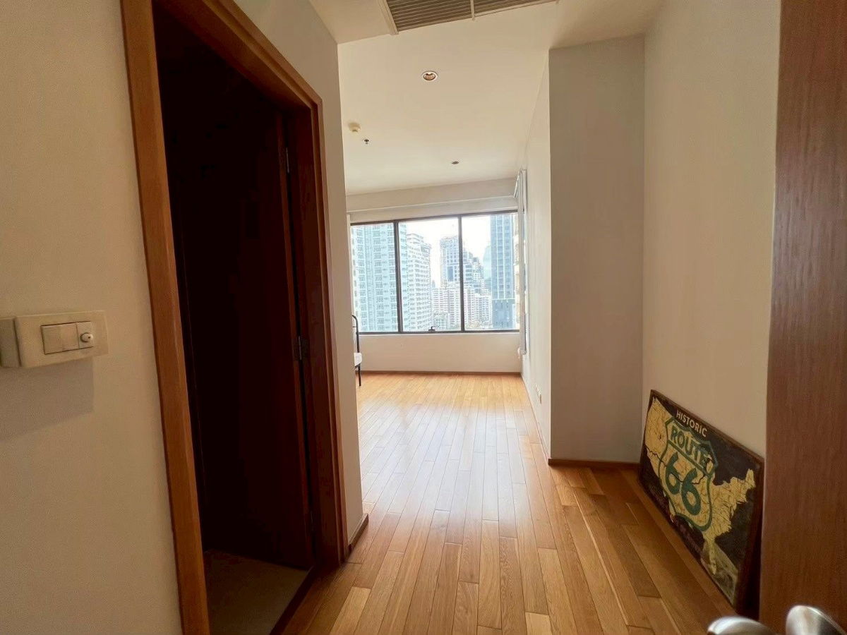 picture Newly Renovated Room | 3B3B 161 sq.m. with Extra Large Balcony. A lot of space and Very friendly price - 13/19