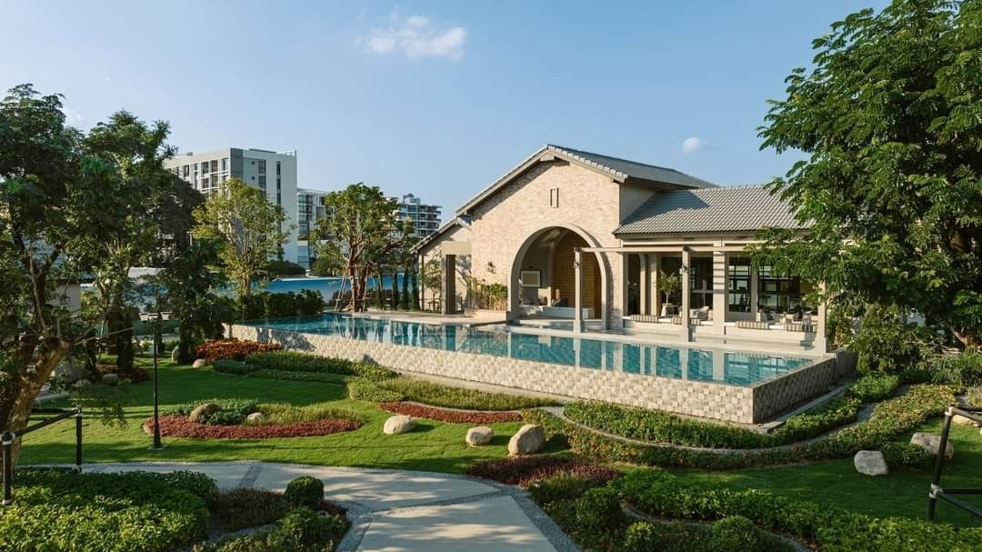 รูป ขายบ้านตัวอย่าง Fully furnished อณาสิริพายัพ แปลงหัวมุมหน้าสวน หน้า Club house - รูปที่ 4/11