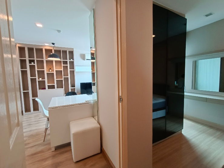picture Condo The Ace Ekamai, beautiful like new, ready to move in - 8/21