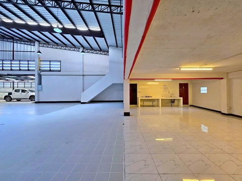 Big C Lat Phrao2 1.5 km. MRT Ratchadaphisek 900 m. Ratchada-Sutthisan intersection Warehouse for ren