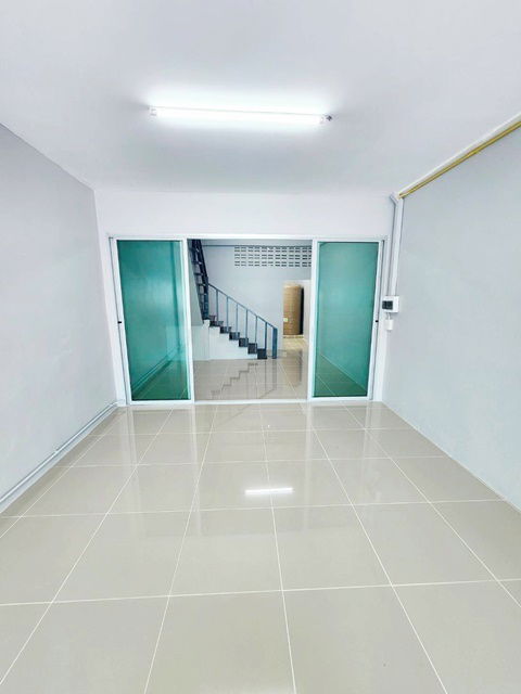 picture Ratchada Suthisan Home office for rent 3Storey HuaiKhwang Fresh Market 1.4 km. Inthamara12-14 BigC - 8/8