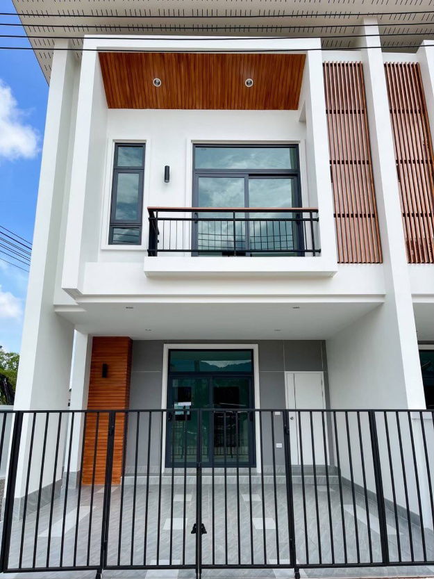 รูป ให้เช่า บ้านใหม่ ในโครงการ พร้อมเข้าอยู่  3 ห้องนอน ขนาด 35 ตร.วา  เช่า 16,500 บาท - รูปที่ 1/26