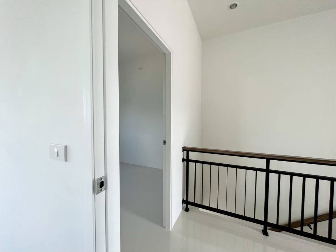 รูป ให้เช่า บ้านใหม่ ในโครงการ พร้อมเข้าอยู่  3 ห้องนอน ขนาด 35 ตร.วา  เช่า 16,500 บาท - รูปที่ 9/26
