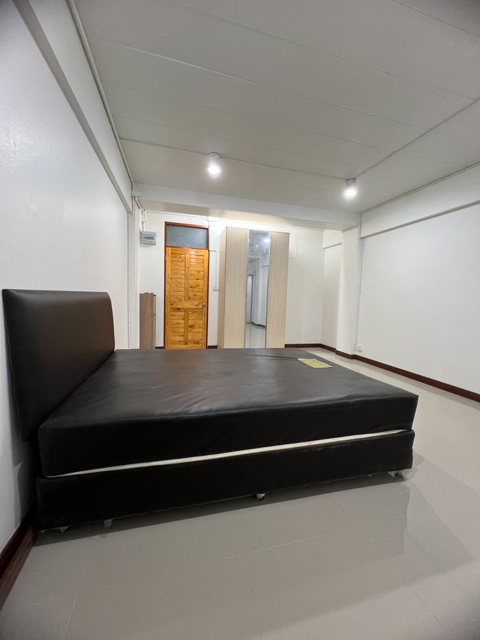 picture Rental studio room 32 sq.m. fully furnish included air condition clean - 10/19