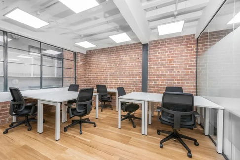 Serviced office for rent in the city center, located in the Ratchathewi area. Fully equipped with office furniture professional working environment.
