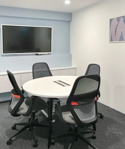 Office for rent, Thiw Hong Building, Silom, in the heart of the business district, able to accommodate a large number of employees