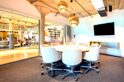 Office for rent Chatuchak : Office space for rent at Shinawatra Tower 3 on Vibhavadi Road, fully equipped with furniture, office supplies,for you to start working immediately.