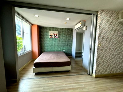 Condos for rent Esplanade Ratchadapisek  : C5941 For Rent  :  Condo  Regent Home Bangna ( MRT Huai Khwang ) 064 665 4666