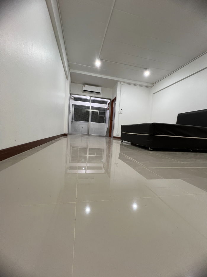 picture Rental studio room 32 sq.m. fully furnish included air condition clean - 8/19