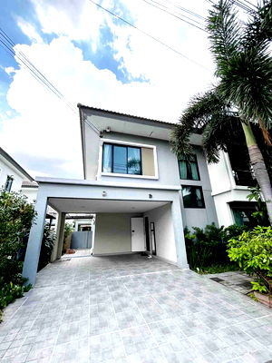 Houses for rent Pathumthani : story detached house for rent in Delight Village, Lam Luk Ka-Khlong Sam.  Pets allowed.