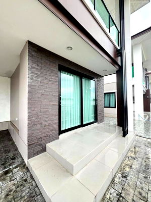 บ้านเดี่ยว นครราชสีมา (โคราช) : ซื้อ ขาย  บ้านสวย 2 ชั้น หมู่บ้านสิรารมย์ เขาใหญ่ เขาใหญ่   ตลาดมั่งมี หนองสาหร่าย ใกล้ถนนมิตรภาพ 700 เมตร  Line ID : @951qfbfi