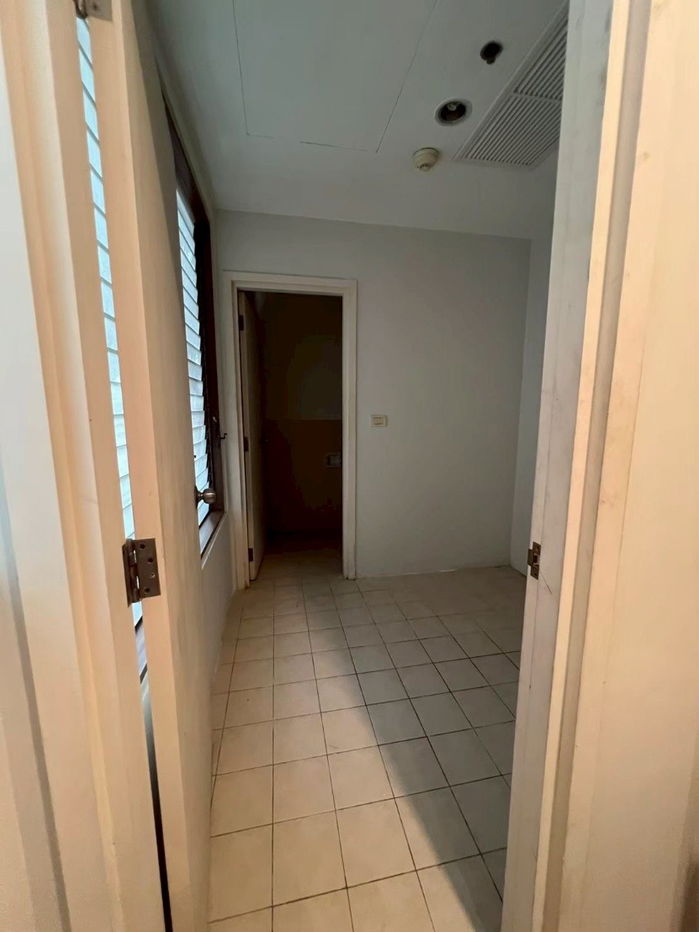 picture Newly Renovated Room | 3B3B 161 sq.m. with Extra Large Balcony. A lot of space and Very friendly price - 10/19