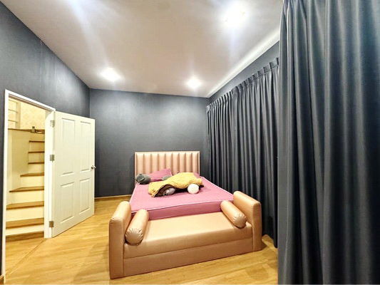 picture FOR RENT GOLDEN TOWN SATHORN / 4 bedrooms 3 bathrooms / 20 Sqw. 117 Sqm. **28,000** CLOSE TO BTS WUTTAKAT - 6/11