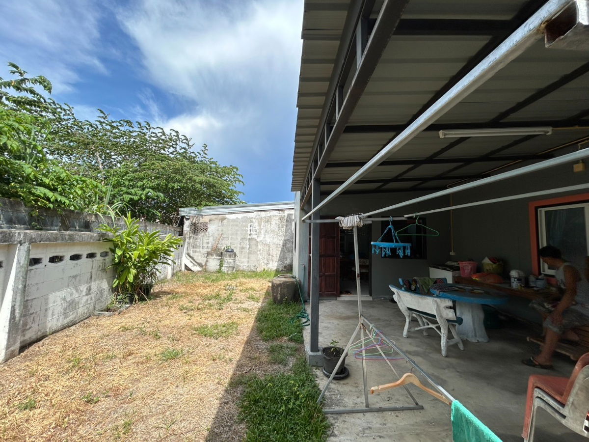 picture Golden Investment Opportunity! 2-Storey Townhome, 60 sq.wah, Prime Huai Kapi Location  - 16/18
