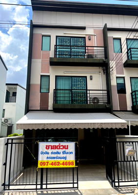Townhouses for sale Bueng Kum : Beautiful Corner House at Baan Klang Muang, Nawamin 42, Main Road, Fully Renovated, Private with Only 3 Houses Attached