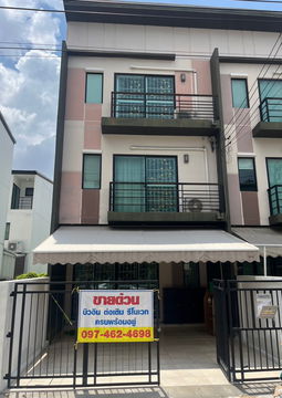 Beautiful Corner House at Baan Klang Muang, Nawamin 42, Main Road, Fully Renovated, Private with Only 3 Houses Attached