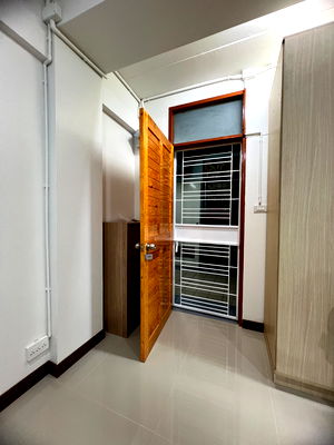Condos for rent Bangkok : Rental studio room 32 sq.m. fully furnish included air condition clean