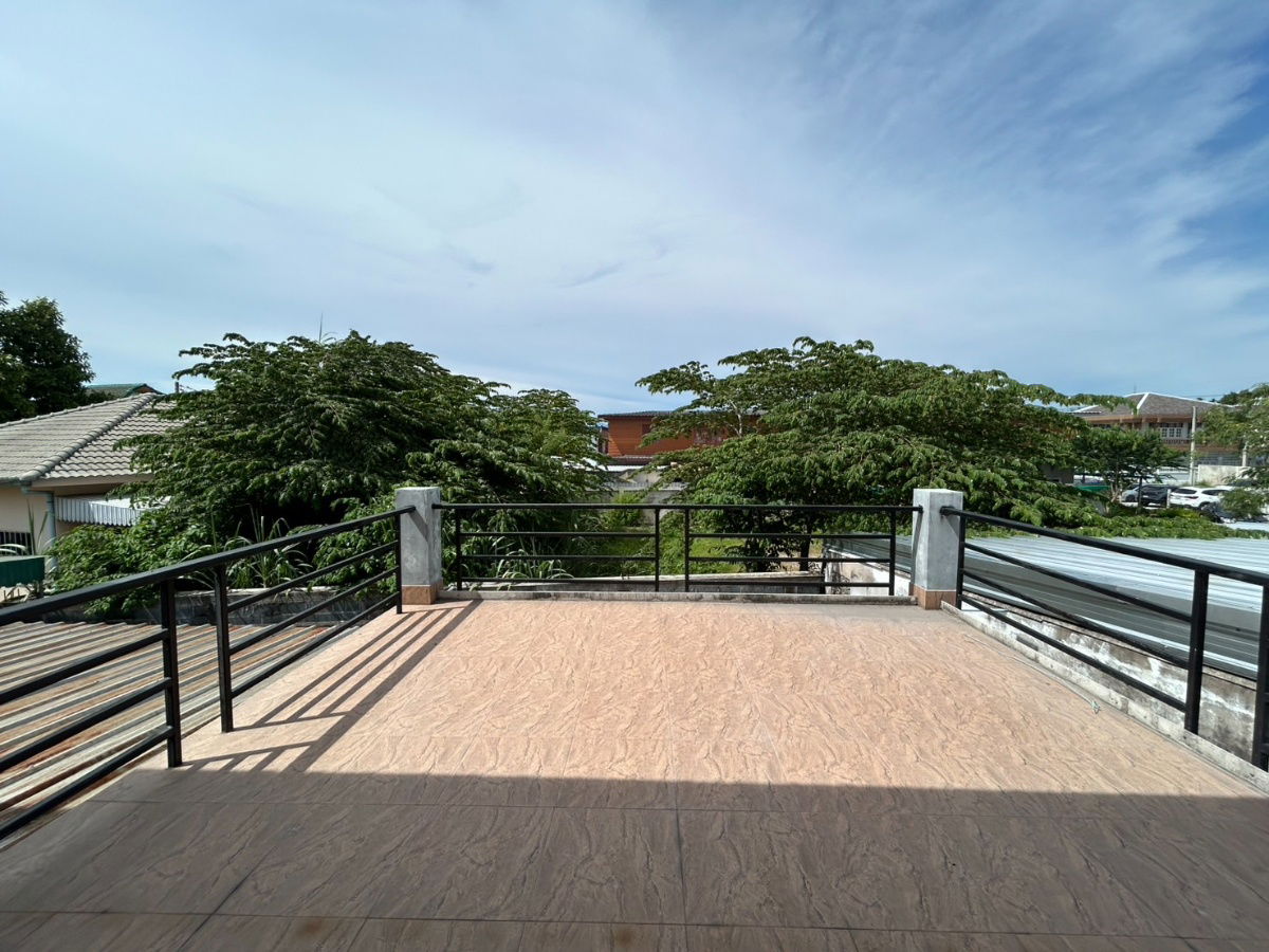 picture Golden Investment Opportunity! 2-Storey Townhome, 60 sq.wah, Prime Huai Kapi Location  - 12/18