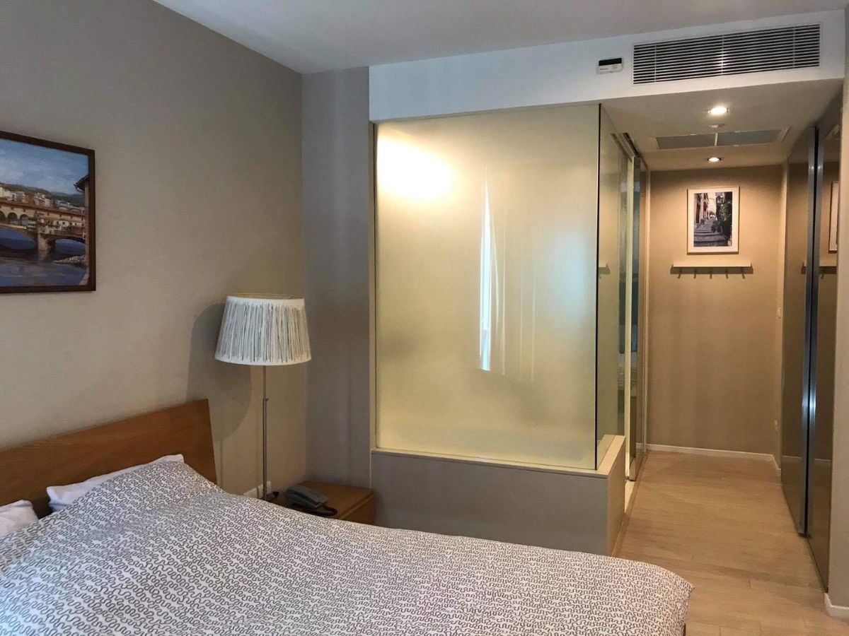picture The Room Sukhumvit                  21 - 2/14