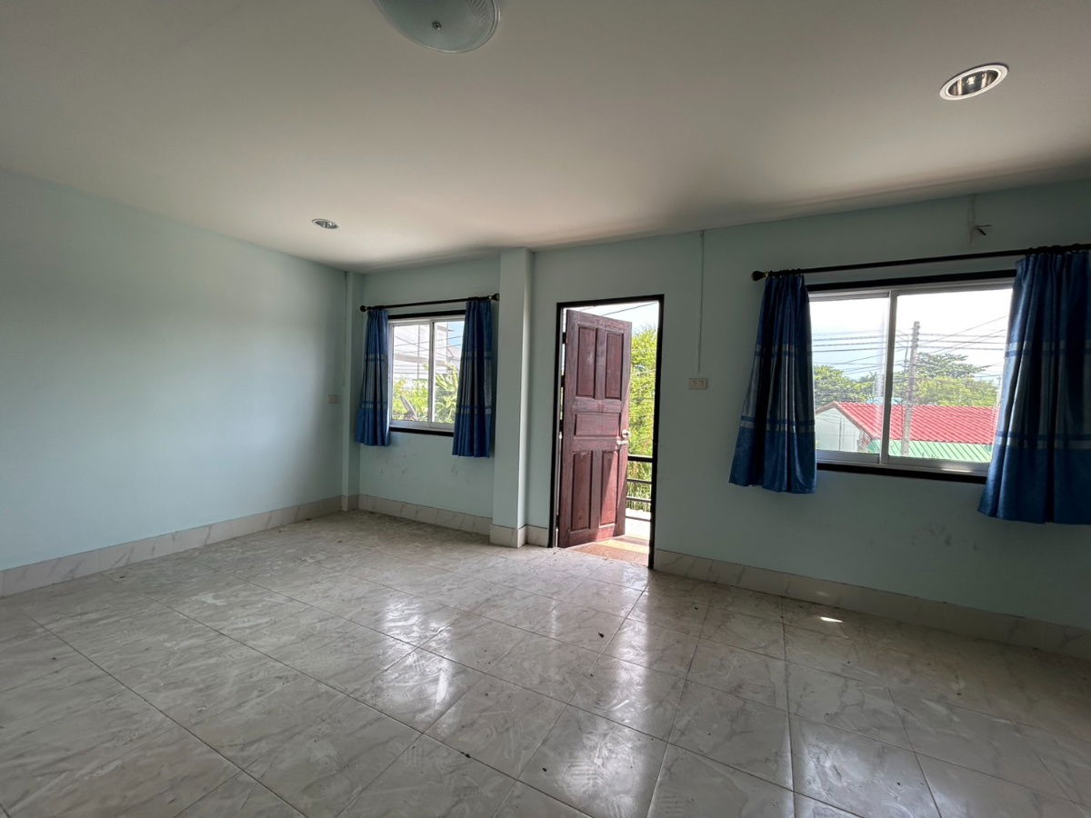 picture Golden Investment Opportunity! 2-Storey Townhome, 60 sq.wah, Prime Huai Kapi Location  - 3/18