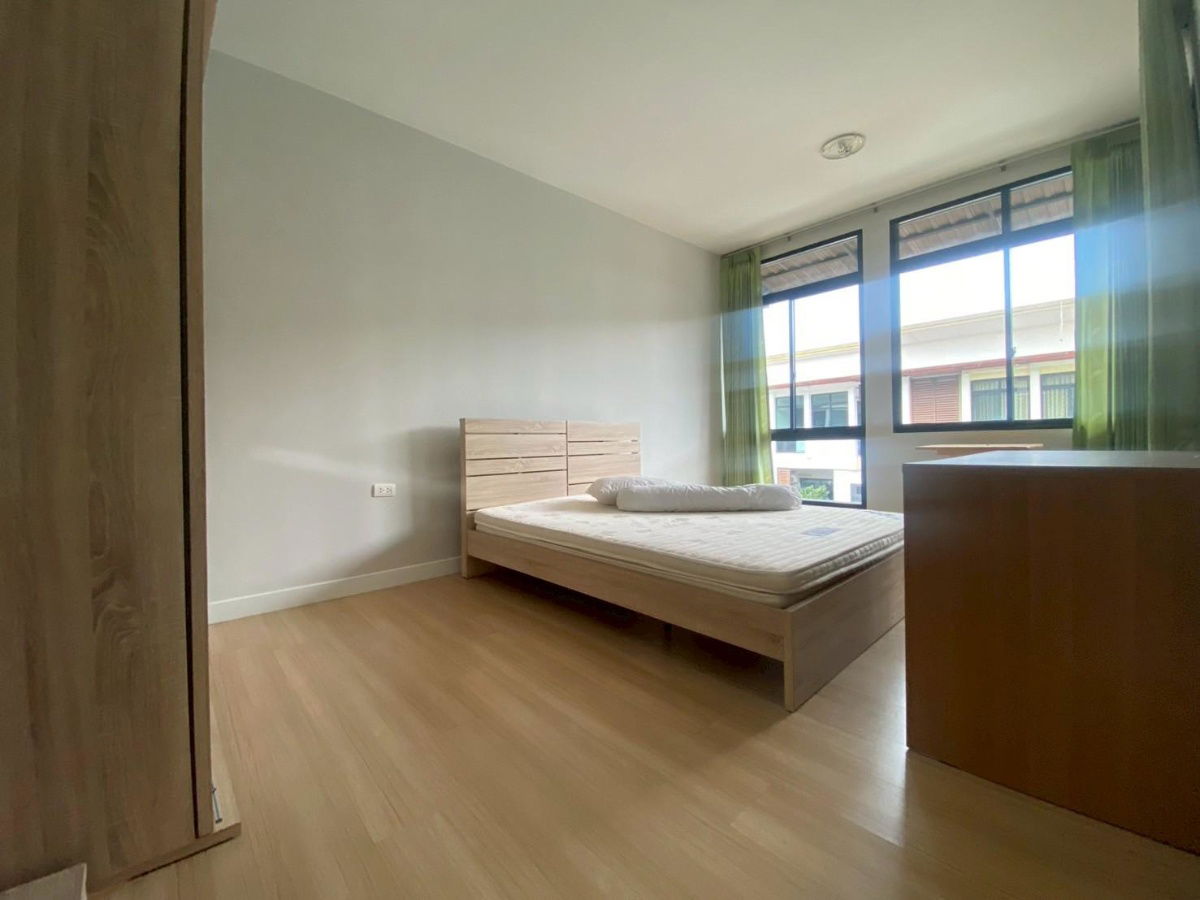 picture A beautiful, ready-to-move-in 3-story townhome in the Signature Vibhavadi 60 project. Excellent location. - 5/15
